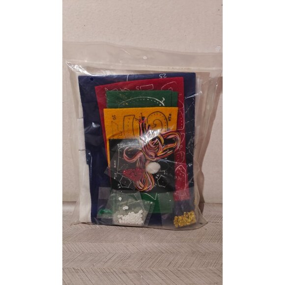 Hobby Kraft Storybook Felt Stocking Needlepoint Kit NEW - Picture 4 of 4